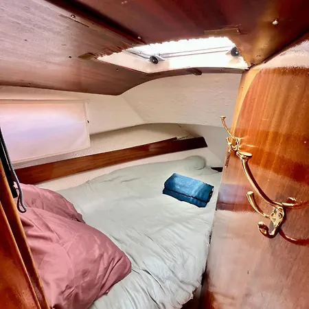 Nuit Insolite Sur Le Voilier Marmara Au Havre * Le Havre
