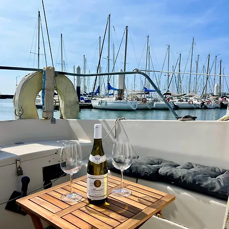 Botel Nuit Insolite Sur Le Voilier Marmara Au Havre Le Havre